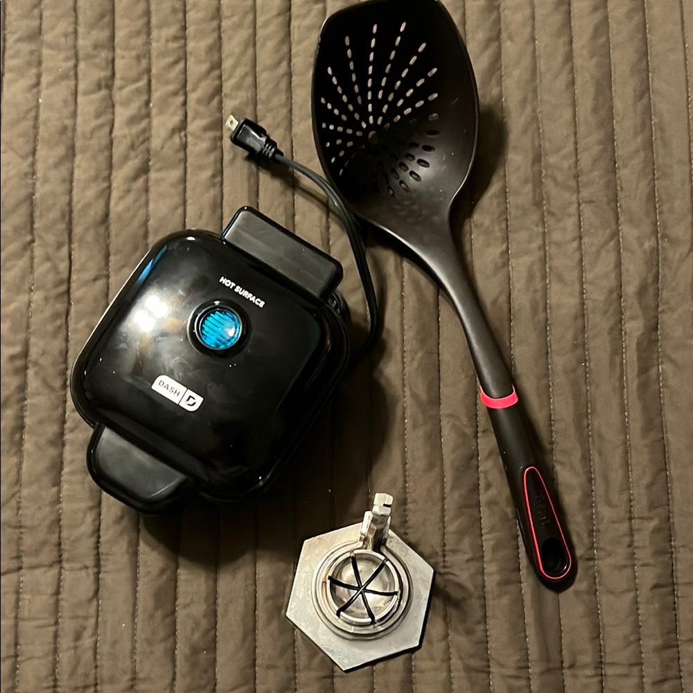 Ash Black and Silver Cookware Set for Modern Kitchens